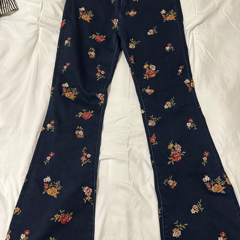 Rose Embroider Jeans